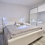 Apartments-sana * Vir