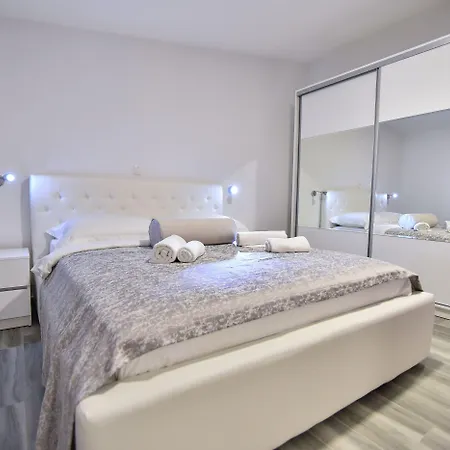 Apartments-sana * فير